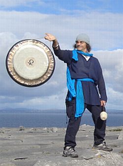 Sotantar with Gong Sotantar with Gong